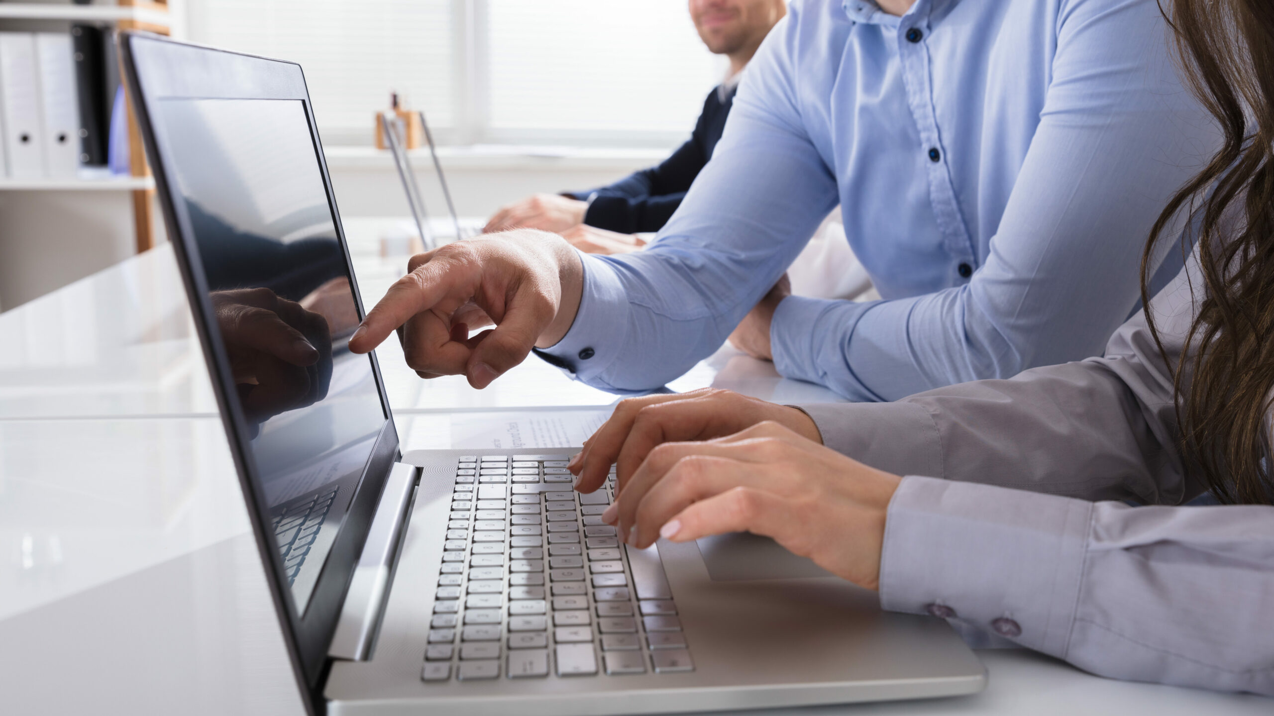 validation des sites SharePoint, des rapports Power BI, des workflows Power Automate ou des application Power Apps